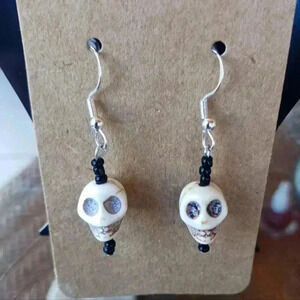 Set of really cool skulls earrings NWT....925 silver